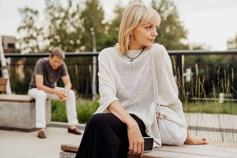Am I Emotionally Unavailable 10 Signs To Look For